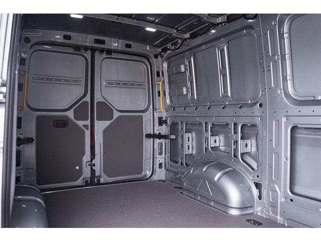 Volkswagen Crafter 2.0 TDI 140 pk L3H2 DSG Aut. Nwe Model BPM vrij, Navi, Camera, Trekhaak 3.000 kg, LED Koplampen, 3-Zits