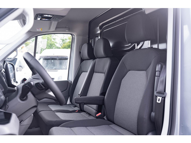 Volkswagen Crafter 2.0 TDI 140 pk L3H2 DSG Aut. Nwe Model BPM vrij, Navi, Camera, Trekhaak 3.000 kg, LED Koplampen, 3-Zits