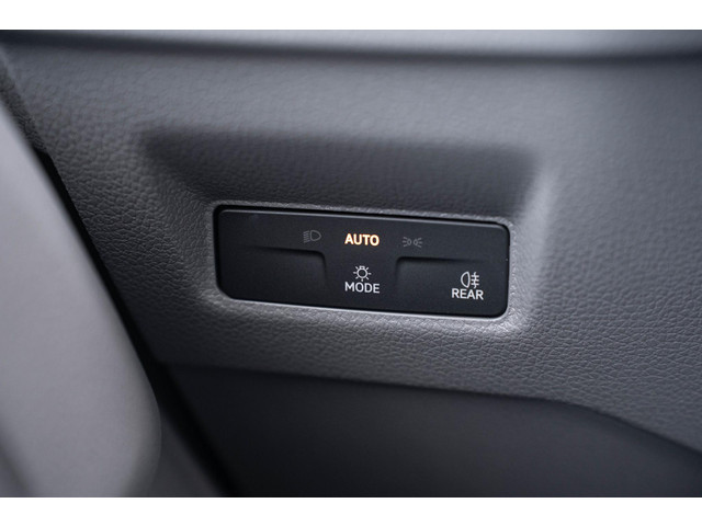 Volkswagen Crafter 2.0 TDI 140 pk L3H2 DSG Aut. Nwe Model BPM vrij, Navi, Camera, Trekhaak 3.000 kg, LED Koplampen, 3-Zits