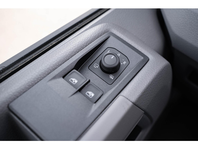 Volkswagen Crafter 2.0 TDI 140 pk L3H2 DSG Aut. Nwe Model BPM vrij, Navi, Camera, Trekhaak 3.000 kg, LED Koplampen, 3-Zits