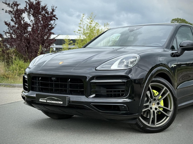 porsche-cayenne-coup-3.0-e-hybrid-sportdesign-sport-chrono-luchtvering-bose-camera-360-applecarplay