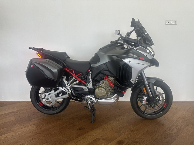 Ducati Multistrada V4 S Travel & Radar *FABRIEKSGARANTIE*NIEUWSTAAT*DEALER-OH*KOFFERS*