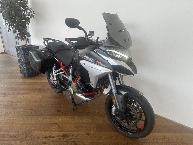 Ducati Multistrada V4 S Travel & Radar *FABRIEKSGARANTIE*NIEUWSTAAT*DEALER-OH*KOFFERS*