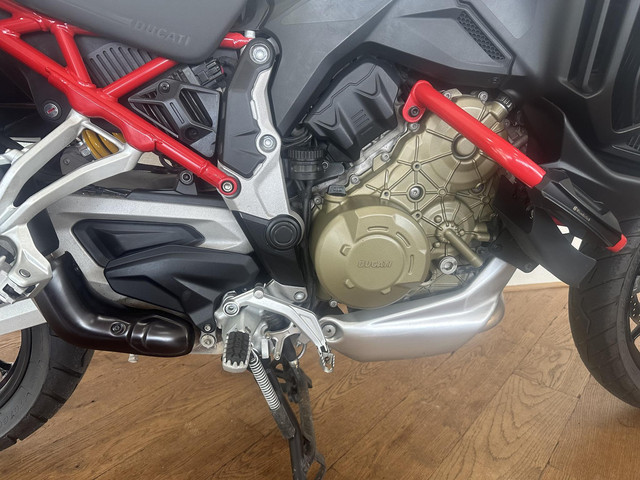 Ducati Multistrada V4 S Travel & Radar *FABRIEKSGARANTIE*NIEUWSTAAT*DEALER-OH*KOFFERS*