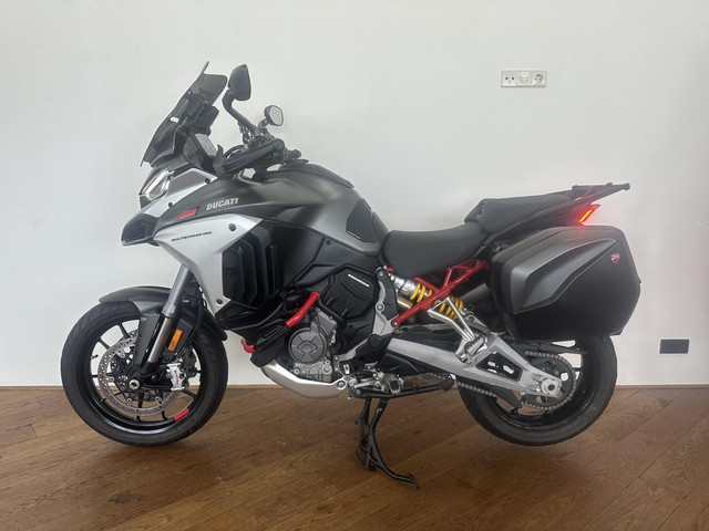 Ducati Multistrada V4 S Travel & Radar *FABRIEKSGARANTIE*NIEUWSTAAT*DEALER-OH*KOFFERS*