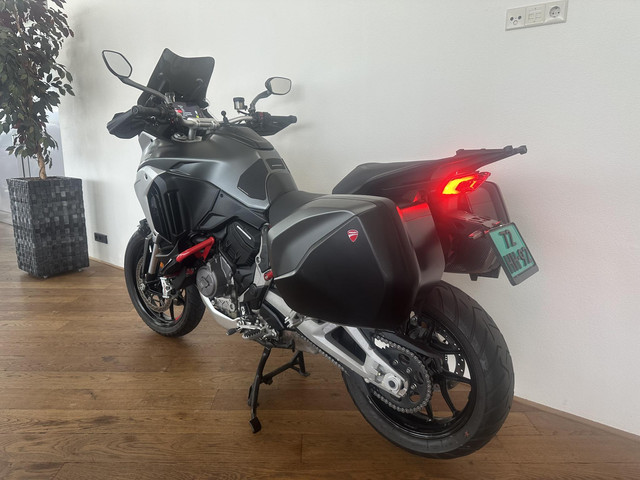 Ducati Multistrada V4 S Travel & Radar *FABRIEKSGARANTIE*NIEUWSTAAT*DEALER-OH*KOFFERS*