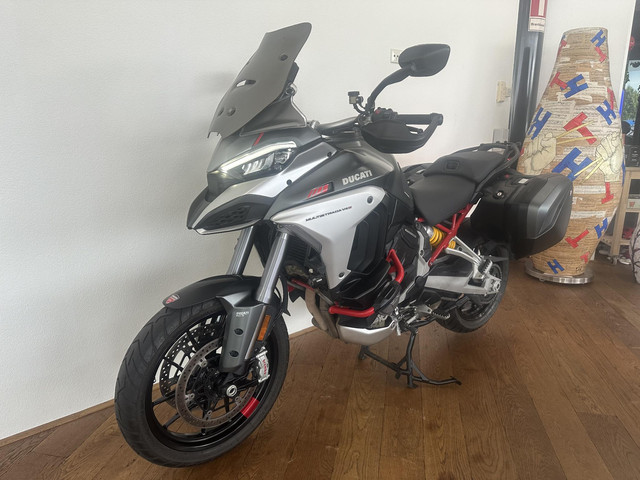 Ducati Multistrada V4 S Travel & Radar *FABRIEKSGARANTIE*NIEUWSTAAT*DEALER-OH*KOFFERS*