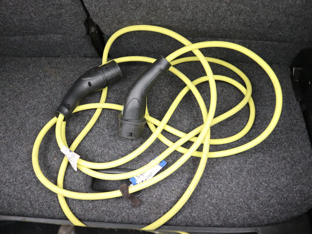 Volkswagen e-up! Max 260 km range Cruise, CCS, Stoel- en voorruitverwarming, achteruitrijcamera, Parkeerhulp achter, 15'' lichtmetaal