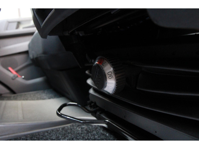 Volkswagen Crafter 35 2.0 TDI L3H2 App connect Gev. Stoel Cruise dealer onderhouden