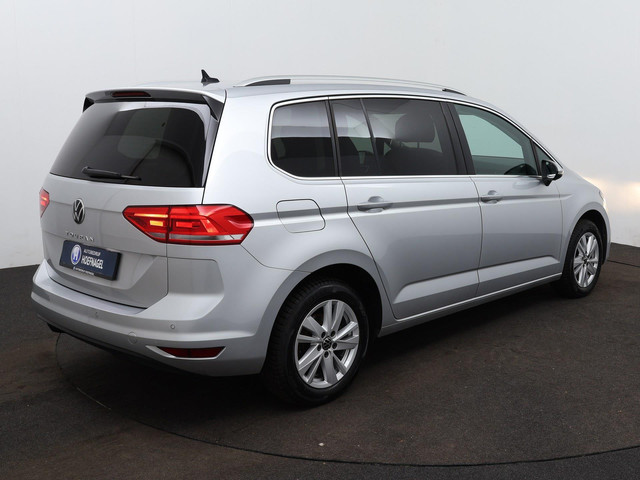 Volkswagen Touran 1.5 TSI Highline 7p Automaat | Stoelverwarming | Adaptive Cruise Control | Parkeersensoren | Apple CarPlay