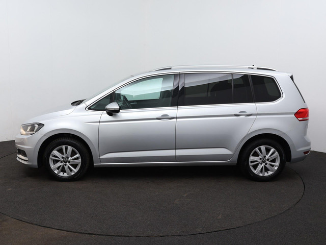 Volkswagen Touran 1.5 TSI Highline 7p Automaat | Stoelverwarming | Adaptive Cruise Control | Parkeersensoren | Apple CarPlay