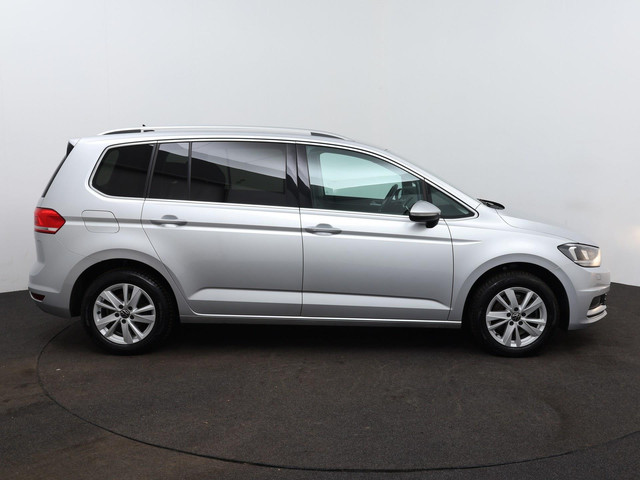 Volkswagen Touran 1.5 TSI Highline 7p Automaat | Stoelverwarming | Adaptive Cruise Control | Parkeersensoren | Apple CarPlay