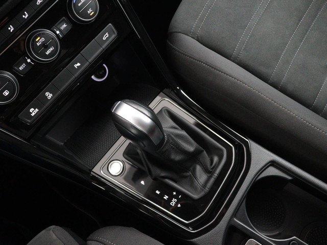 Volkswagen Touran 1.5 TSI Highline 7p Automaat | Stoelverwarming | Adaptive Cruise Control | Parkeersensoren | Apple CarPlay