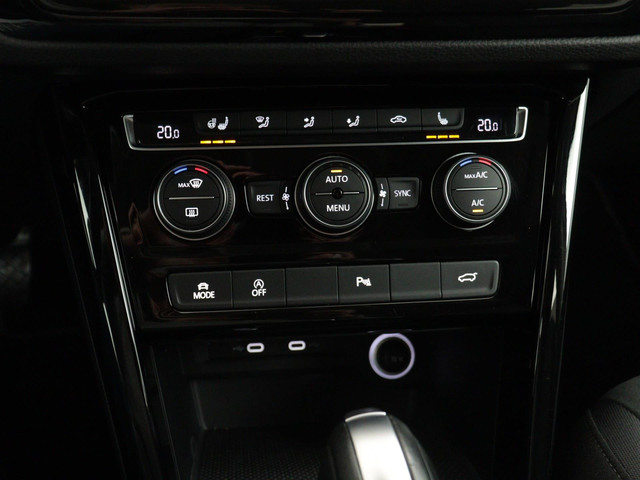 Volkswagen Touran 1.5 TSI Highline 7p Automaat | Stoelverwarming | Adaptive Cruise Control | Parkeersensoren | Apple CarPlay