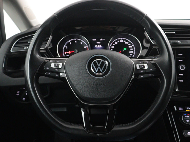 Volkswagen Touran 1.5 TSI Highline 7p Automaat | Stoelverwarming | Adaptive Cruise Control | Parkeersensoren | Apple CarPlay
