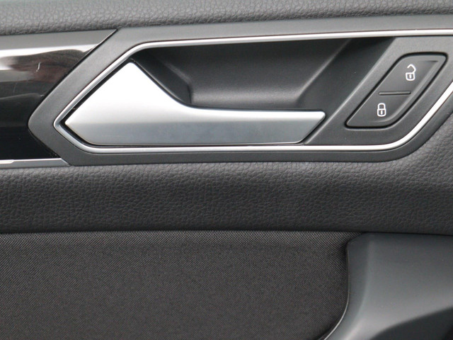 Volkswagen Touran 1.5 TSI Highline 7p Automaat | Stoelverwarming | Adaptive Cruise Control | Parkeersensoren | Apple CarPlay