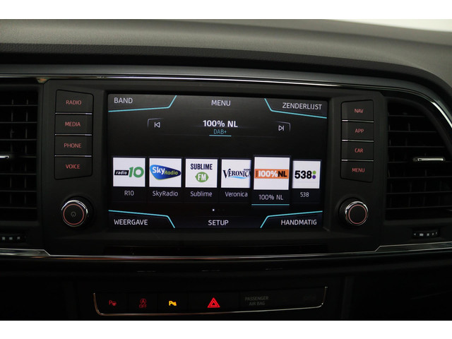 Seat Ateca 1.0 EcoTSI Style Business Intense (PANORAMADAK, STOELVERWARMING, DIGITALE COCKPIT, CAMERA, NAVIGATIE CARPLAY)