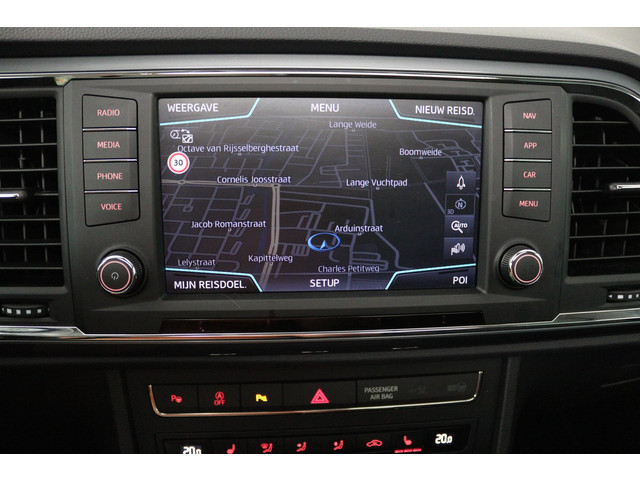 Seat Ateca 1.0 EcoTSI Style Business Intense (PANORAMADAK, STOELVERWARMING, DIGITALE COCKPIT, CAMERA, NAVIGATIE CARPLAY)