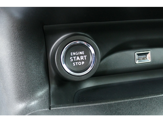 Citroen C4 Cactus 1.2 130pk Shine Plus. Camera, Navi, Clima, Cruise, StoelVerw, Haak 950kg