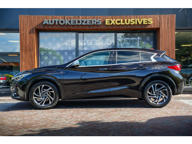 infiniti-q-q30-1.6t-premium-tech-gallery-white-cruise-clima-bose-leer-memory