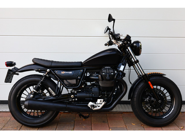moto-guzzi-v9-motoguzzi-bobber-black-edition-abs-853cc