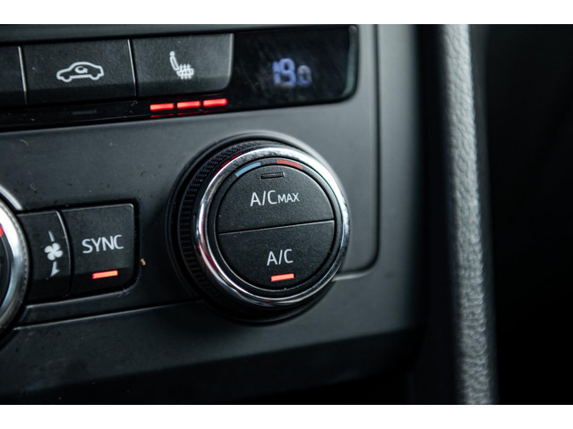 Seat Ateca 1.0 EcoTSI Style Business Intense Adaptive Cruise I Climate I Carplay I Android I Stoelverwarming I Parkeerhulp I BTW