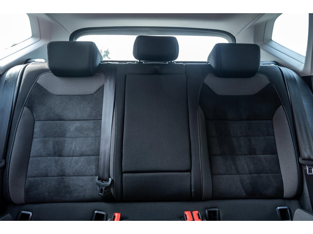 Seat Ateca 1.0 EcoTSI Style Business Intense Adaptive Cruise I Climate I Carplay I Android I Stoelverwarming I Parkeerhulp I BTW