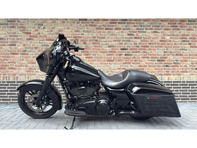 harley-davidson-street-glide-103-flhxs-blackout-cvo-streetglide