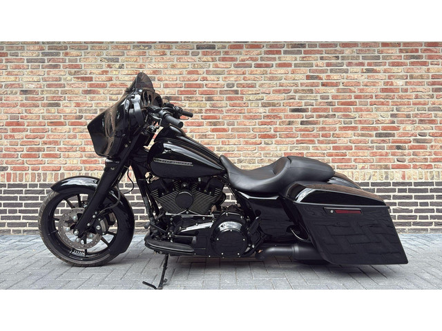 harley-davidson-street-glide-103-flhxs-streetglide-black-out-carplay
