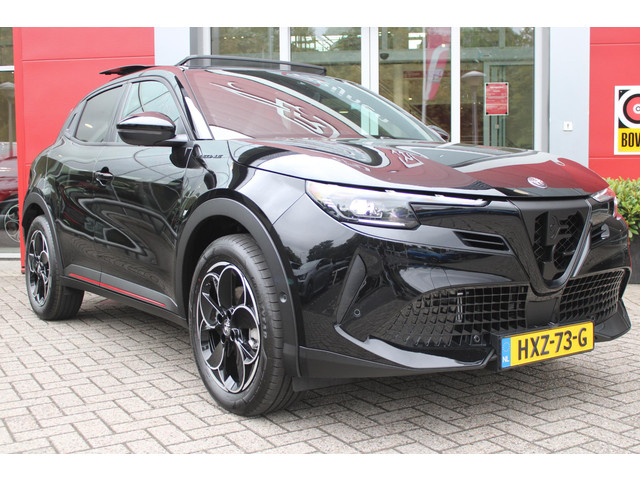 alfa-romeo-junior-1.2-turbo-136pk-ibrida-speciale---nieuwe-auto----panoramisch-schuif-kantel-dak---sport-pack-sabelt-sport-stoelen-alcantara-stuu