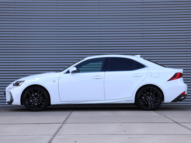 lexus-is-300h-hybrid-f-sport-line-mark-levinsonadaptive-cruise