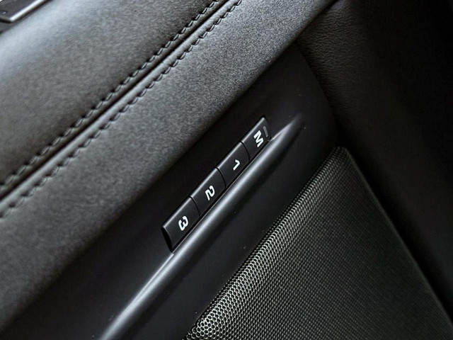 Land Rover Range Rover Evoque 1.5 P300e AWD R-Dynamic SE 309 pk, Leder, 360° camera, ACC, Meridian, Dealer onderhouden, Garantie