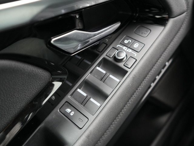 Land Rover Range Rover Evoque P200 AWD R-Dynamic | Afneembare Trekhaak | Adaptive Cruise | Meridian Audio | Lederen Sportstoelen Memory & Verwarmd | Carplay |