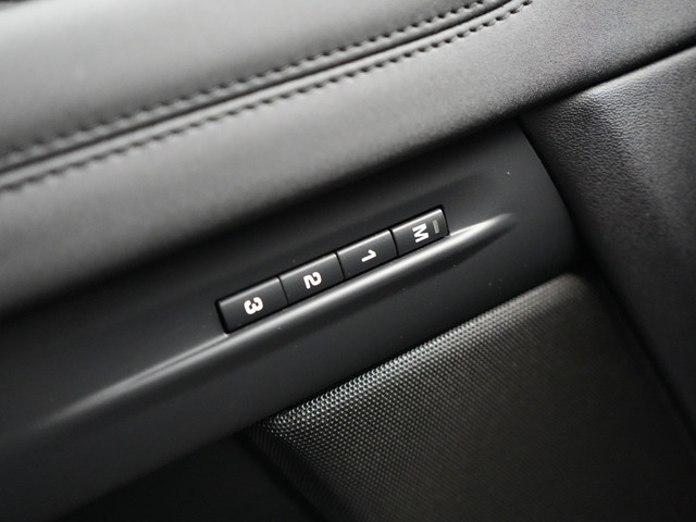 Land Rover Range Rover Evoque P200 AWD R-Dynamic | Afneembare Trekhaak | Adaptive Cruise | Meridian Audio | Lederen Sportstoelen Memory & Verwarmd | Carplay |