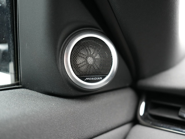 Land Rover Range Rover Evoque P200 AWD R-Dynamic | Afneembare Trekhaak | Adaptive Cruise | Meridian Audio | Lederen Sportstoelen Memory & Verwarmd | Carplay |