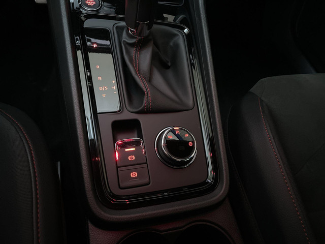 Seat Ateca 1.5 TSI 150pk DSG FR Business Intense Black Virtual Cockpit Camera Navigatie LED DAB+
