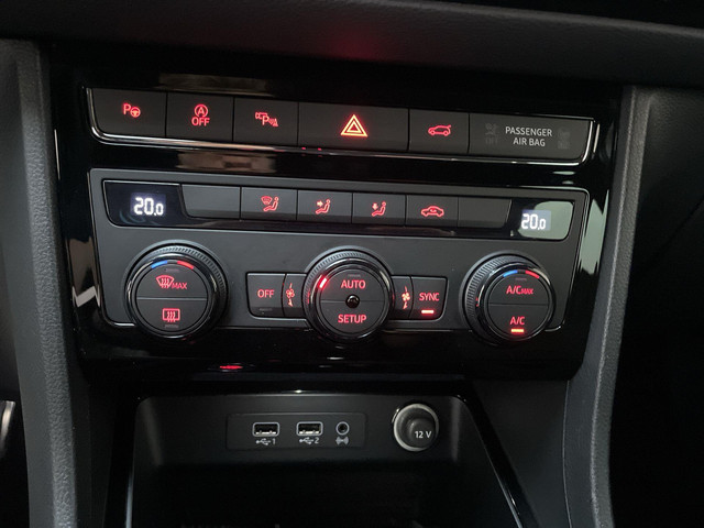 Seat Ateca 1.5 TSI 150pk DSG FR Business Intense Black Virtual Cockpit Camera Navigatie LED DAB+