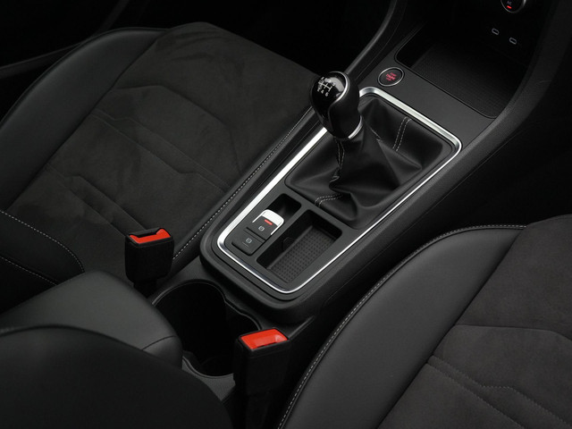 Seat Ateca 1.5 TSI 150 pk Style Business Intense | Trekhaak | Leder alcantara | Navigatie | Stuur- stoelverwarming | Achteruitrijcamera