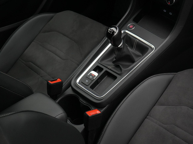 Seat Ateca 1.5 TSI 150 pk Style Business Intense | Trekhaak | Leder alcantara | Navigatie | Stuur- stoelverwarming | Achteruitrijcamera