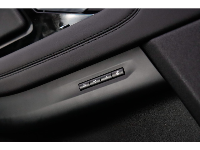 Land Rover Range Rover Evoque 2.0 P300 AWD R-Dynamic SE CAMERA | LANE.ASS | STOEL + STUUR VW | CARPLAY | MEM.STOELEN | FULL.LED