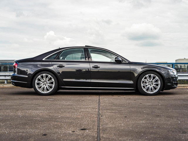 Audi A8 3.0 TDI quattro Pro Line+ Facelift Schuifdak Matrix LED Luchtvering Trekhaak Cruise Control Adaptief