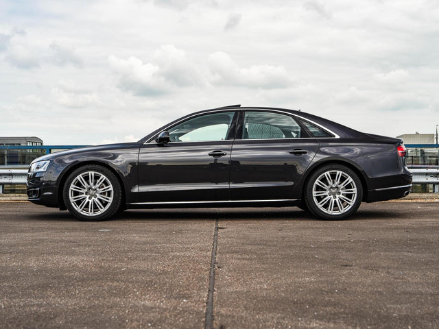 Audi A8 3.0 TDI quattro Pro Line+ Facelift Schuifdak Matrix LED Luchtvering Trekhaak Cruise Control Adaptief