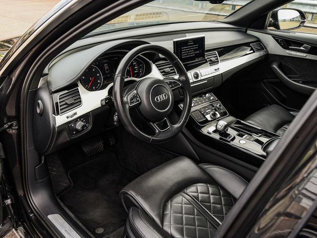 Audi A8 3.0 TDI quattro Pro Line+ Facelift Schuifdak Matrix LED Luchtvering Trekhaak Cruise Control Adaptief