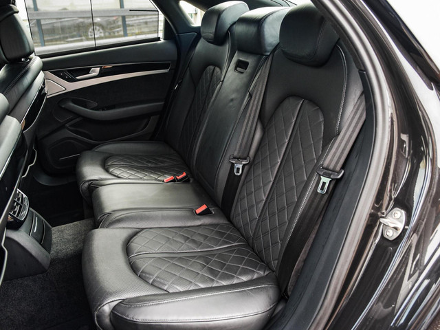 Audi A8 3.0 TDI quattro Pro Line+ Facelift Schuifdak Matrix LED Luchtvering Trekhaak Cruise Control Adaptief