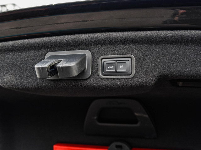 Audi A8 3.0 TDI quattro Pro Line+ Facelift Schuifdak Matrix LED Luchtvering Trekhaak Cruise Control Adaptief