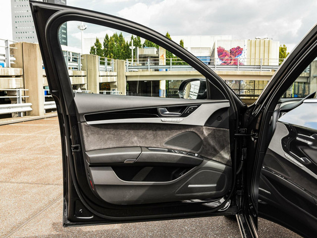 Audi A8 3.0 TDI quattro Pro Line+ Facelift Schuifdak Matrix LED Luchtvering Trekhaak Cruise Control Adaptief