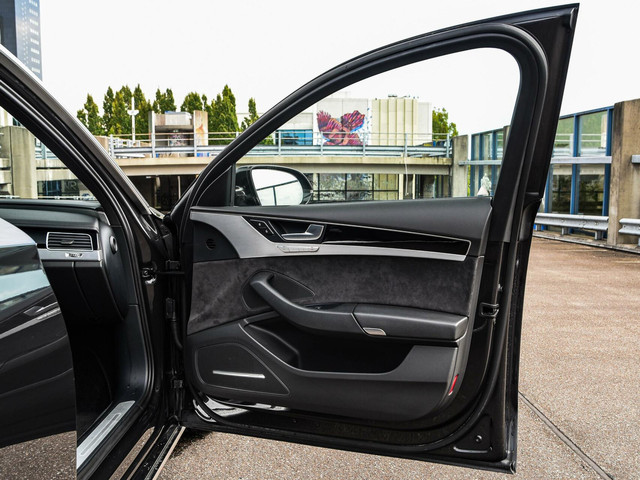 Audi A8 3.0 TDI quattro Pro Line+ Facelift Schuifdak Matrix LED Luchtvering Trekhaak Cruise Control Adaptief