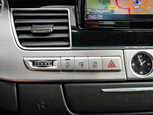 Audi A8 3.0 TDI quattro Pro Line+ Facelift Schuifdak Matrix LED Luchtvering Trekhaak Cruise Control Adaptief
