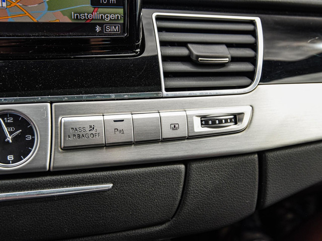 Audi A8 3.0 TDI quattro Pro Line+ Facelift Schuifdak Matrix LED Luchtvering Trekhaak Cruise Control Adaptief