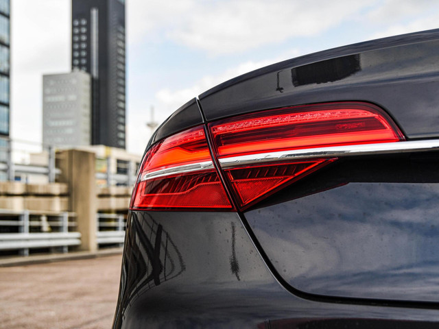 Audi A8 3.0 TDI quattro Pro Line+ Facelift Schuifdak Matrix LED Luchtvering Trekhaak Cruise Control Adaptief